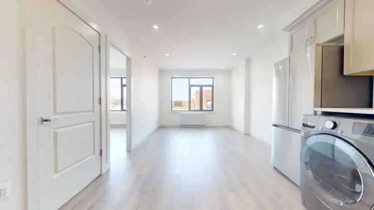 Rent Luxury Apartment in Rego Park with Modern Features and Amenities