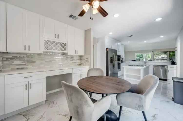 Rent Your Dream Home in Houston with Spacious Living Areas and Modern Kitchen