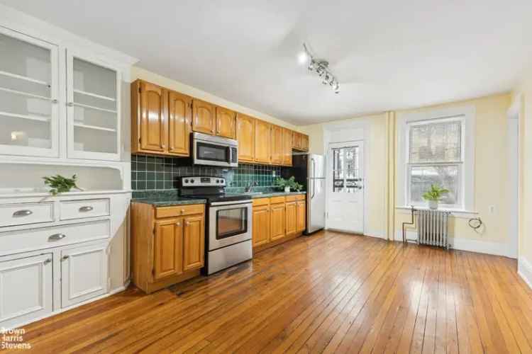 Rent Garden Apartment in Sunset Park with Charming Features