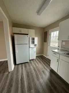 Rent Apartment Unit Near Fort Campbell with 2 Bedrooms and 1 Bath