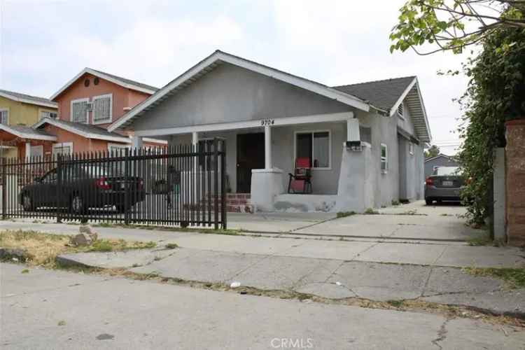 Income property for sale in Los Angeles with three units and gated entrance