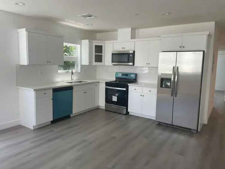 Rent Modern Apartment in Prime Location with 3 Bedrooms and 3 Bathrooms