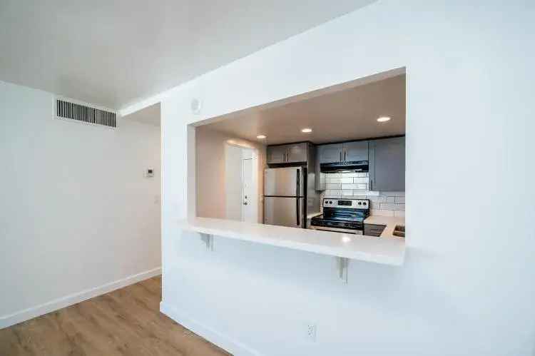 Rent Apartment in Miami at Dominion Tower with Hi-Rise Living