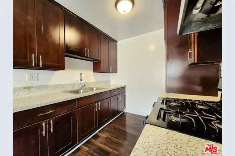 Buy Apartment in Cul-De-Sac Near Melrose Ave with Gated Parking