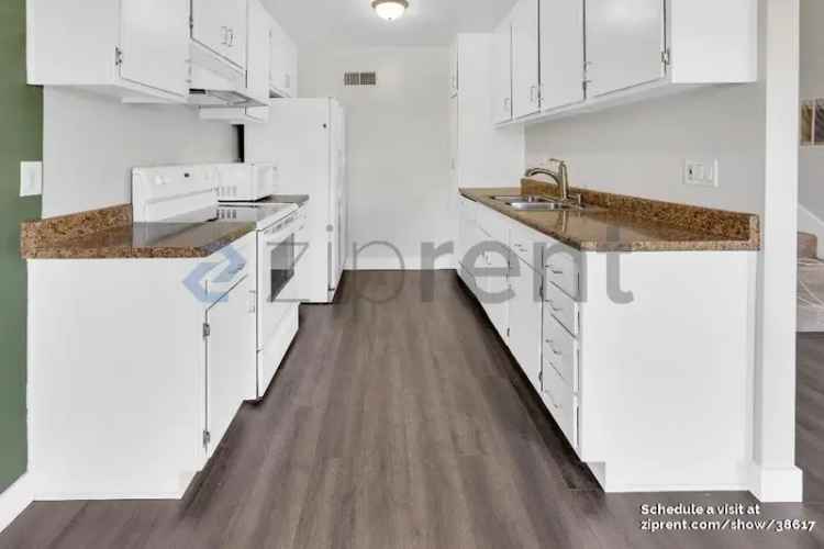 Townhouse for Rent in Thousand Oaks Featuring Modern Amenities