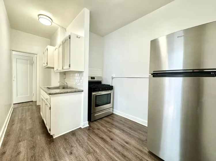 Rent Upscale Studio Apartments in St. Charles with Modern Amenities