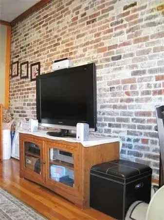 Rent Large 2 Bedroom Split Apartment Near Northeastern and Longwood