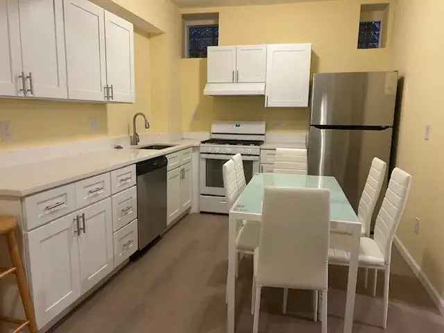 Rent Apartment Near U of M Central Campus with Modern Amenities