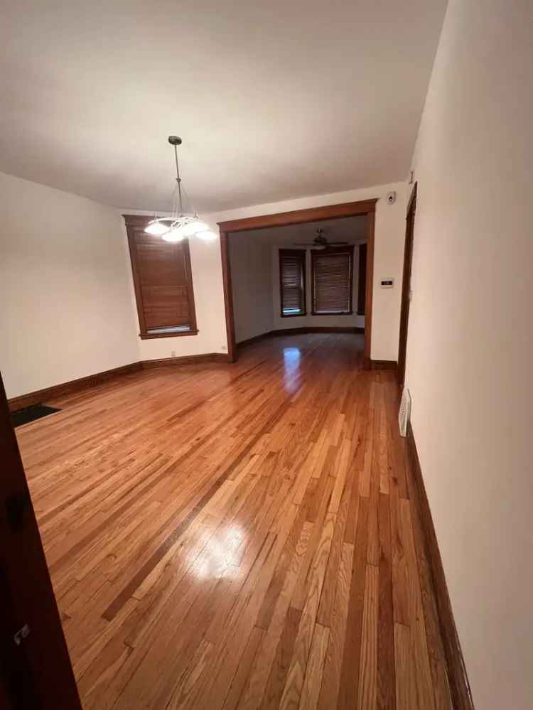 Apartment for Rent in Humboldt Park with Updated Kitchen and Spacious Living Areas