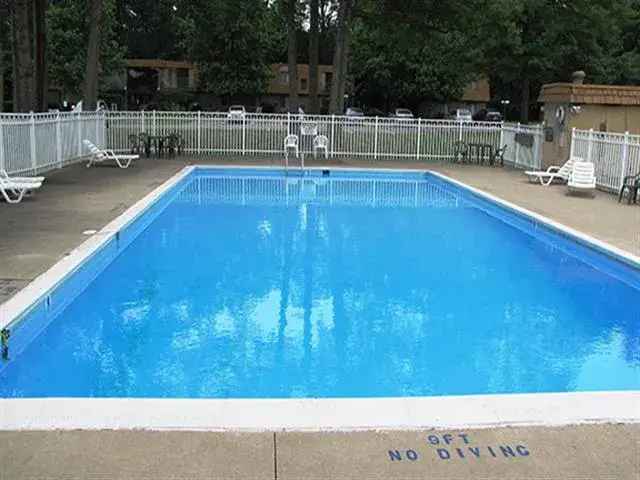 Rent Garden Apartments in Trenton Place with Pool and Pet Friendly Features