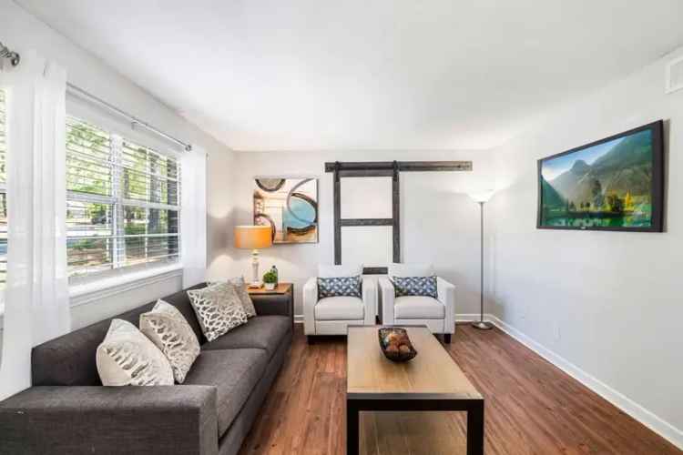 Rent Townhomes Near UNC with Newly Renovated Features in Chapel Hill