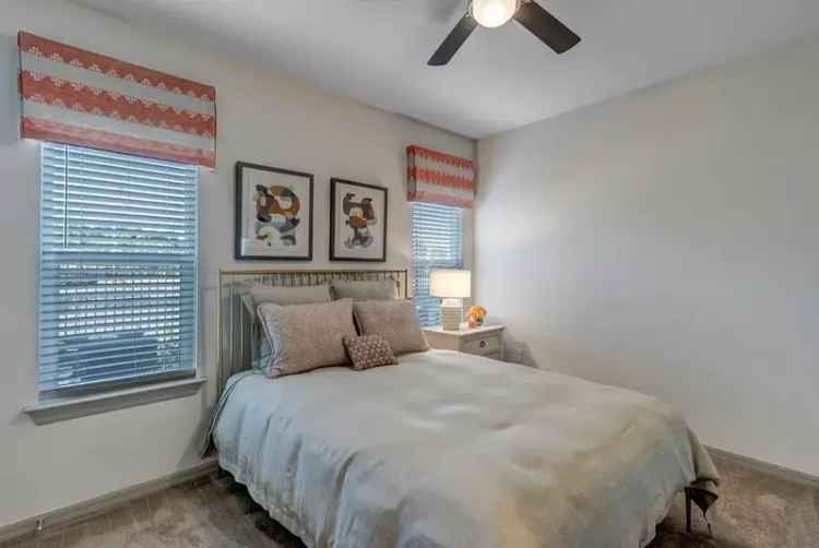 Luxury Rent Apartment in Fort Myers Lakefront Community