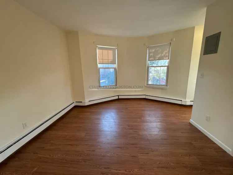 Rent 1 Bedroom Apartment in Mission Hill with Heat and Hot Water Included