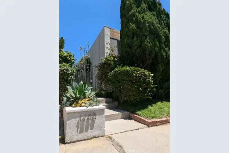 Buy Apartment West LA with 6 Large Units near Wilshire and Barrington