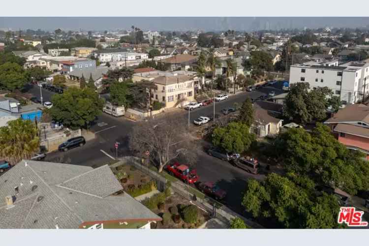 Invest in Unique 8 Unit Property Near University of Southern California