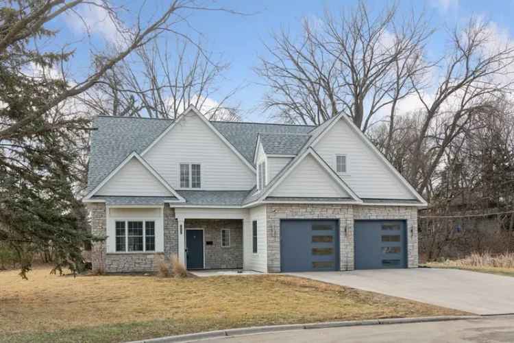 House For Sale in Wayzata, Minnesota