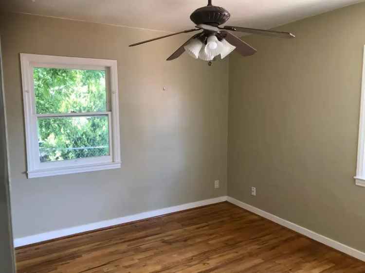 Rent Apartment Unit 2BD 1BA Near UNR with Cozy Fireplace