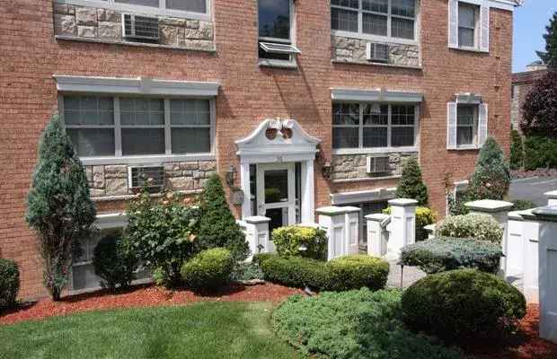 Rent Apartments in Elmwood Gardens with Modern Features Morristown