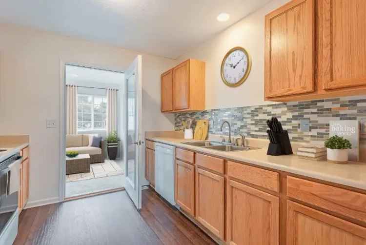 Rent Apartments in Hickory Hollow Townhomes Rochester with Dog Friendly Features