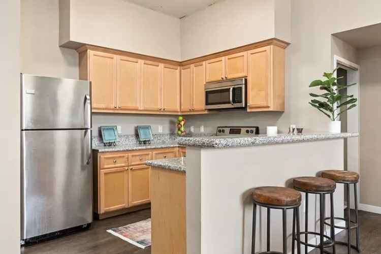 Rent Student Apartments near Fraternity Row at USC with Great Amenities