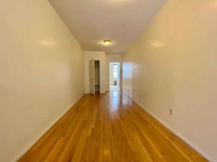 Rent Large 1 Bedroom Apartment Unit in Amazing Location with No Fee