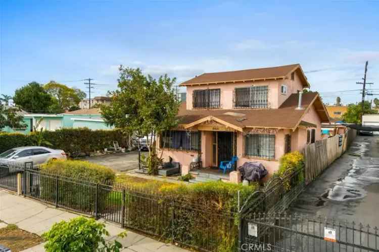 Invest in Multi-Unit Property in Los Angeles with Diverse Living Spaces