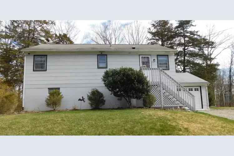 Charming Country Home Buy in Ridgefield with Scenic Surroundings