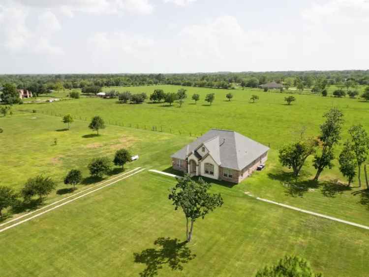 Buy House in Great Location with 5 Acres Near Houston