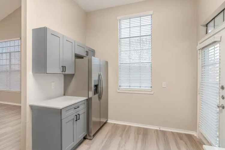 Rent Apartments in Irving with Luxurious Upgrades Near MacArthur Park