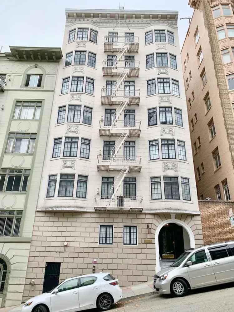 Rent Studio Apartment Near Ritz Carlton in Great Location