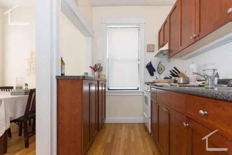 Rent Beautiful 1st Floor Corner Unit with Breakfast Room