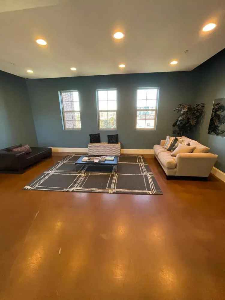 Condo for Rent in NoDa with 2 Bedrooms and 2 Bathrooms