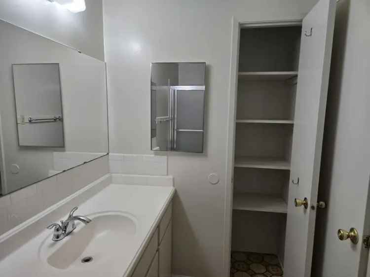 Rent Spacious Townhouse Apartment in Fresno with Private Patio