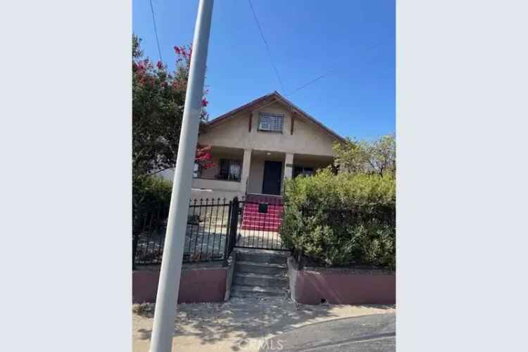 Beautiful 3 Bedroom House for Sale in Los Angeles with Amazing Backyard