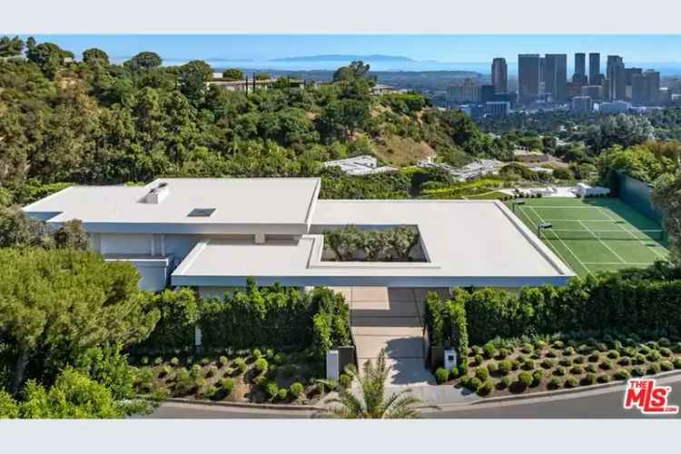 Buy Tennis Court Estate in Trousdale with Panoramic Views and Luxury Features