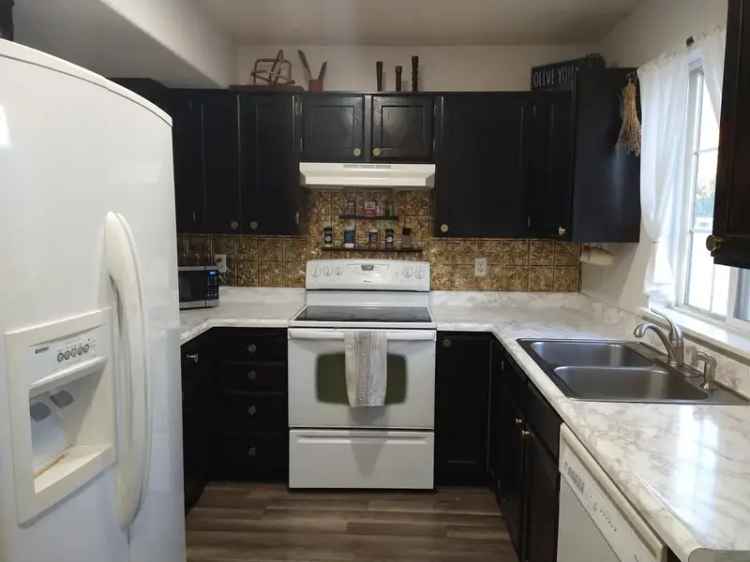 Rent Townhouse Near Provo Frontrunner Station with Community Features