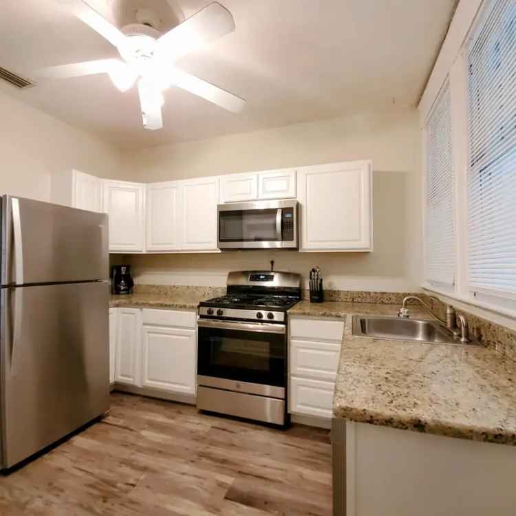 Apartment for Rent in Jacksonville with Modern Amenities and Charm