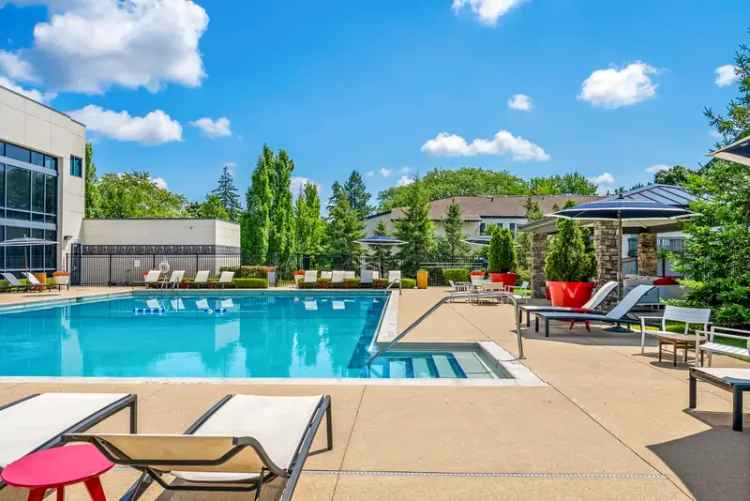 Rent Apartments in Arlington Heights With Balconies and Patios