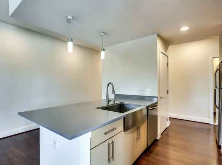 Rent Apartment in Canton with Spacious Studio 1 and 2 Bedroom Options