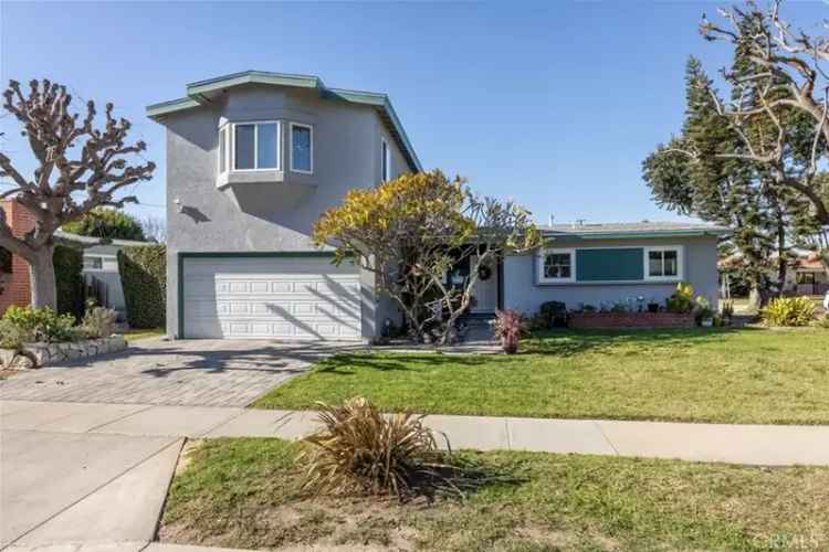 Buy charming home with pool in Los Altos Long Beach