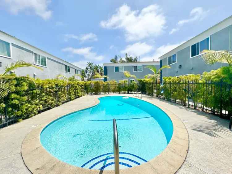 Rent Townhouse Style Apartment in Costa Mesa with Private Patio and Amenities