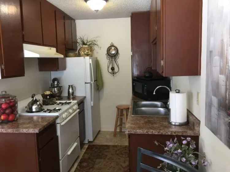 Rent Apartments in Torrance with Pool and All Utilities Included