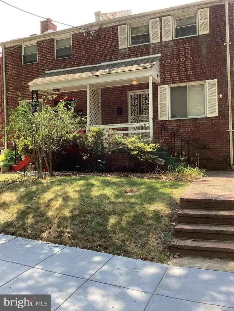 House For Sale in 4339, C Street Southeast, Washington, District of Columbia