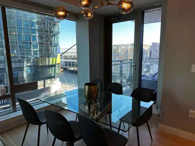 Rent Luxury Apartment in Central Courtyard with City Skyline Views