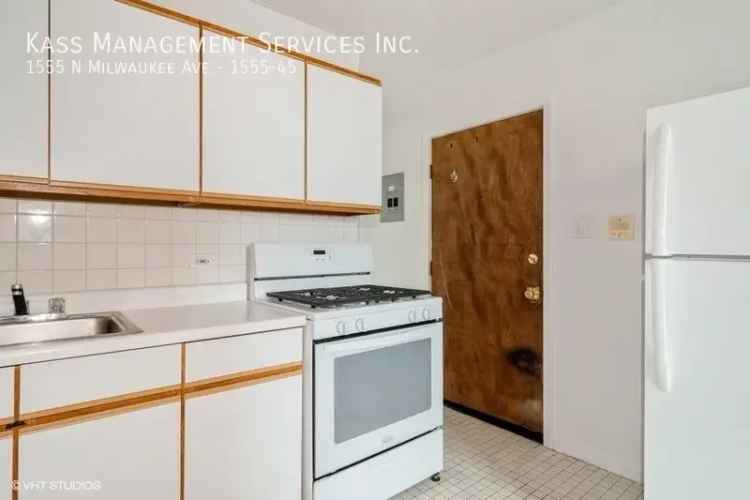 Apartment for Rent in Chicago Wicker Park with Open Floor Plan and AC