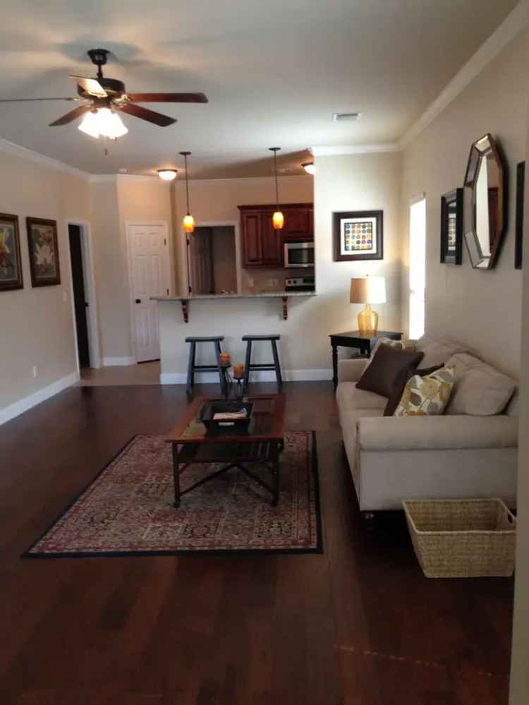 Rent Beautiful 2 Bedroom Townhomes in Quiet Neighborhood