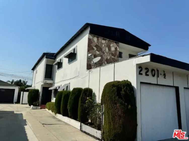 House For Sale in 2201, South Ridgeley Drive, Los Angeles, California