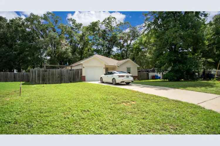 Buy House in Northwest Crestview with Solar Panels and Spacious Backyard