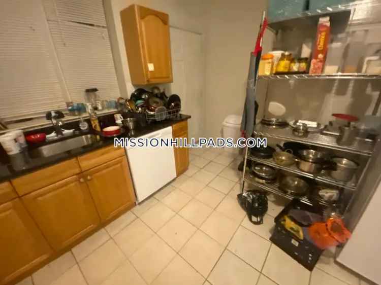 Rent Beautiful Contemporary Apartment in Mission Hill with Modern Features