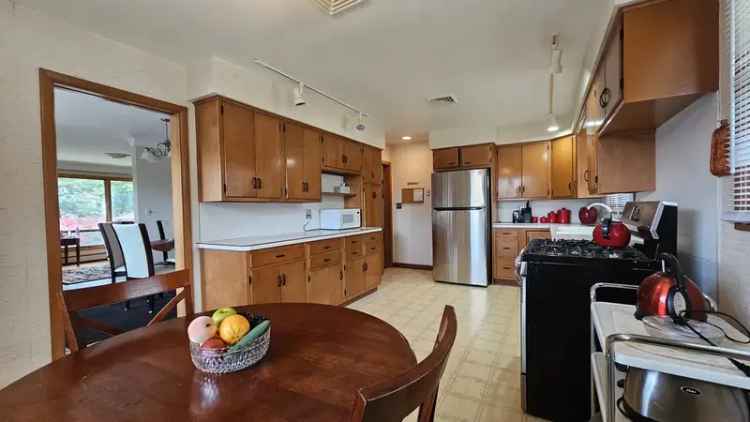 Rent Beautifully Furnished Apartment Unit in Southwest Neighborhood